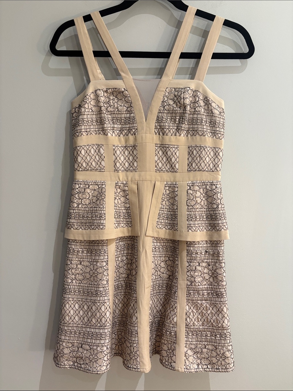 BCBGMAXAZRIA Lace Cage Fit & Flare Dress – Size 2